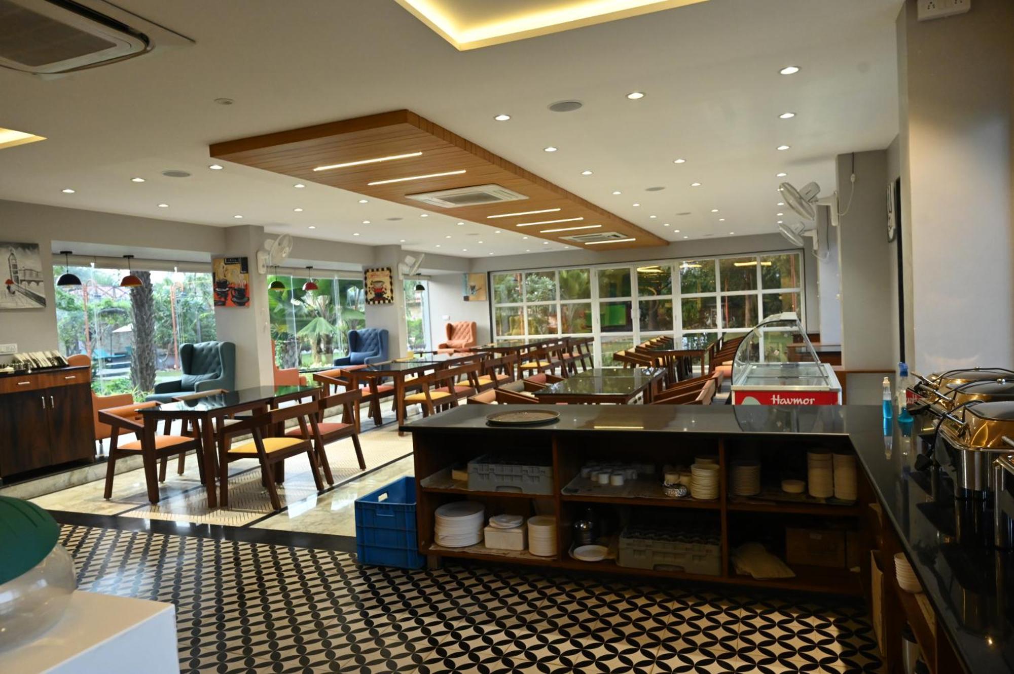 Krishna Riverside Resort Vasad Exterior photo