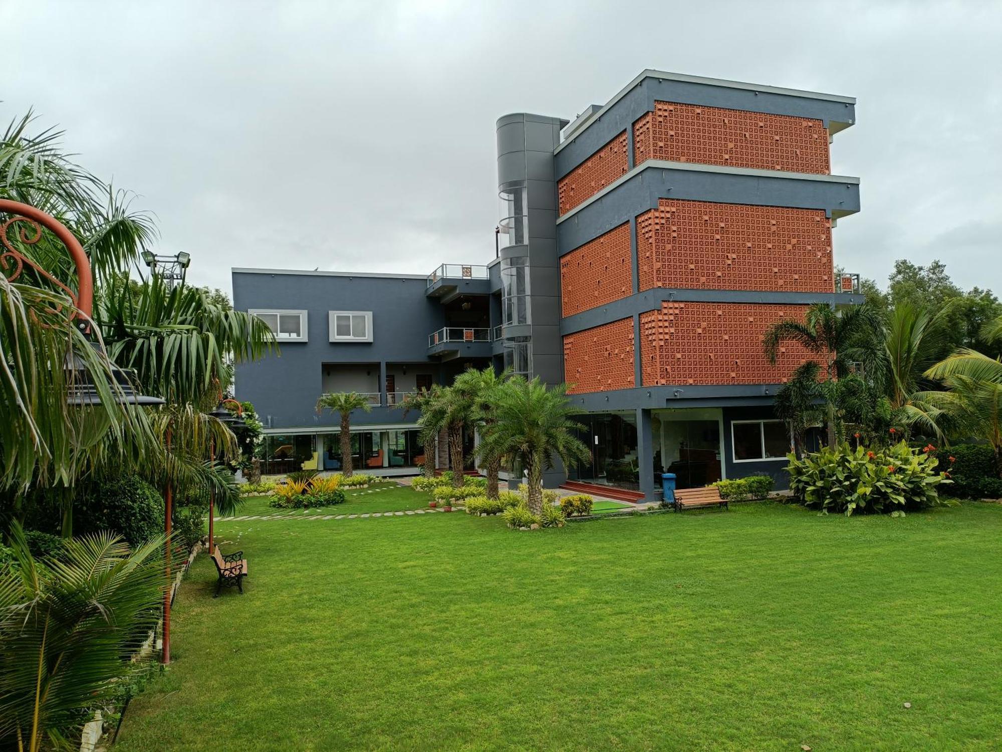 Krishna Riverside Resort Vasad Exterior photo